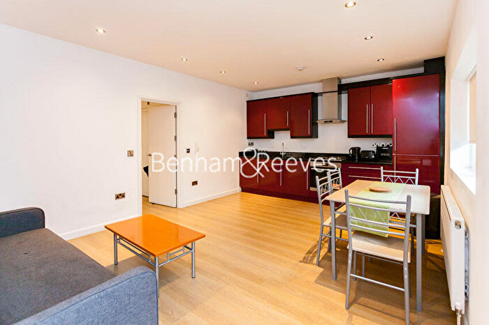 2 Bedroom Apartment To Rent In Myrdle Street, Aldgate East, E1