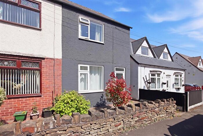 2 Bedroom Semi-Detached House For Sale In King Street South, Chesterfield, S40