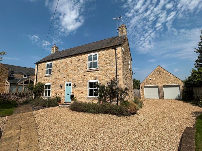4 Bedroom Detached House For Sale In Stamford Road, Barnack, Stamford, PE9