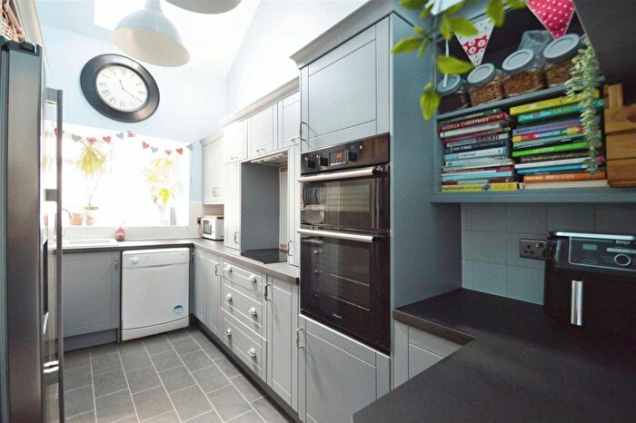 3 Bedroom End Of Terrace House For Sale In Mortimer Avenue, Anlaby, Hull, HU10