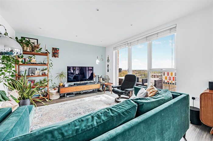 2 Bedroom Flat For Sale In Bollo Bridge Road, London, W3