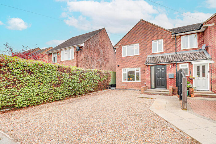 3 Bedroom Semi-Detached House For Sale In Lybury Lane, Redbourn, AL3