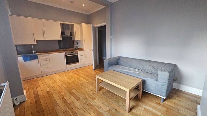 2 Bedroom Flat To Rent In Croydon Road, London, SE20