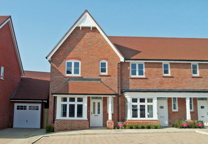 3 Bedroom End Of Terrace House To Rent In Longhurst Avenue, Horsham, RH12