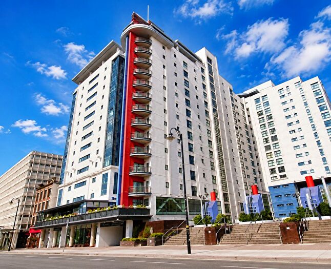 3 Bedroom Flat To Rent In Churchill Way, Cardiff, CF10