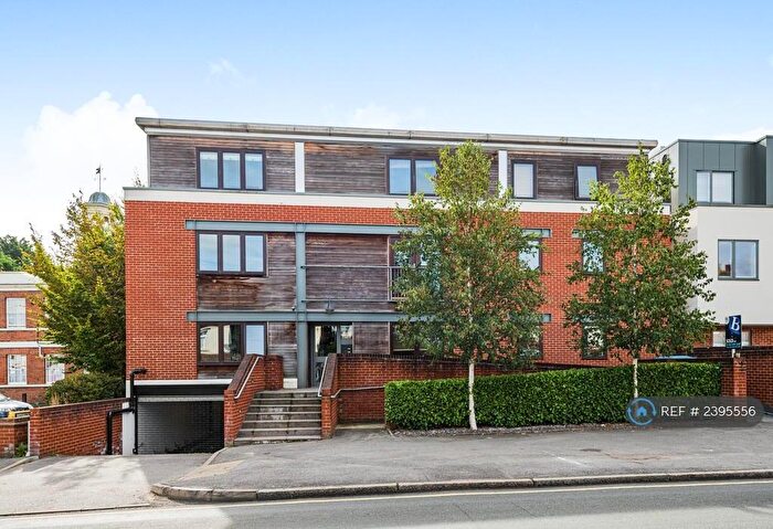 2 Bedroom Flat To Rent In St. Marys Lane, Upminster, RM14