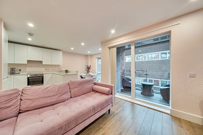 2 Bedroom Flat To Rent In Lamb Walk, London, SE1