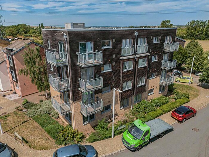 2 Bedroom Flat For Sale In Silver Train Gardens, The Bridge, Dartford, Kent, DA1
