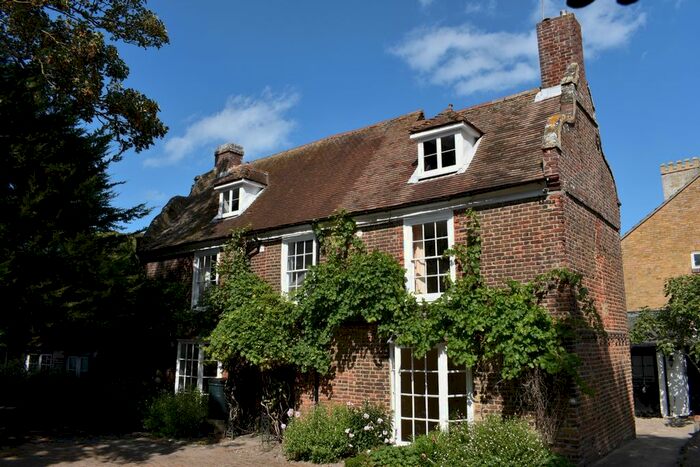 6 Bedroom Detached House To Rent In The Square, Birchington, CT7