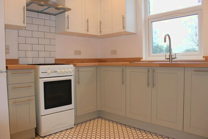 2 Bedroom Flat To Rent In Napier Road, Tottenham, London, N17