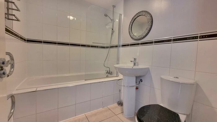 2 Bedroom Flat To Rent In Highcroft Hall, Erdington, B23