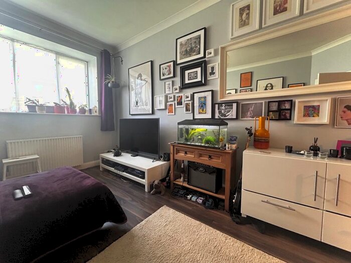 1 Bedroom Flat To Rent In Woodcote Road, Wallington, SM6