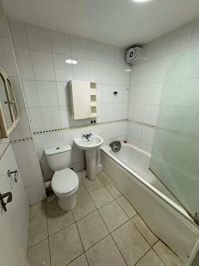 1 Bedroom Flat To Rent In Chaffinch Close, London, N9
