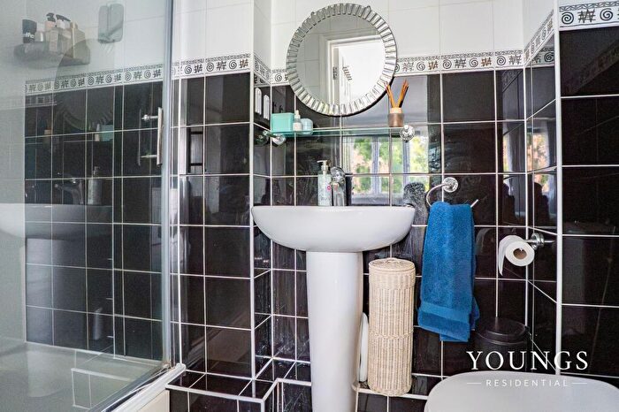 2 Bedroom Flat For Sale In Meadow Rise, Christopher Martin Place Meadow Rise, CM11