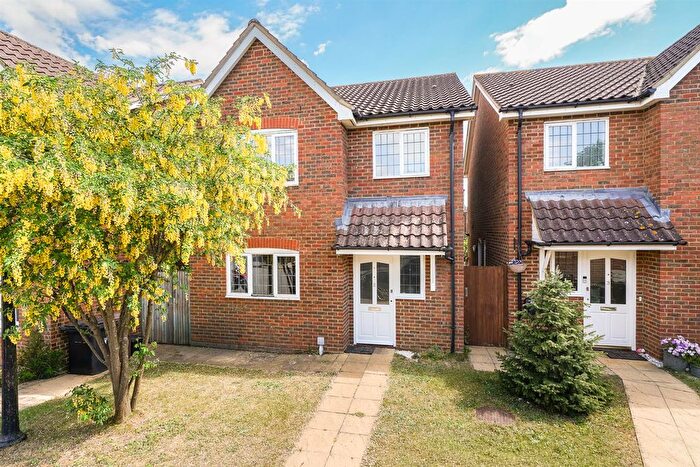 3 Bedroom Detached House For Sale In Langford Close, St. Albans, AL4