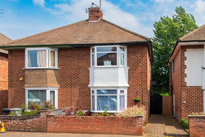 3 Bedroom Semi-Detached House For Sale In Wallis Road, Kettering, NN15