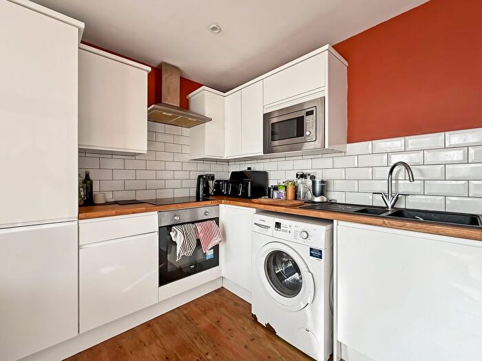 1 Bedroom Flat For Sale In Dyke Road, Brighton, BN1