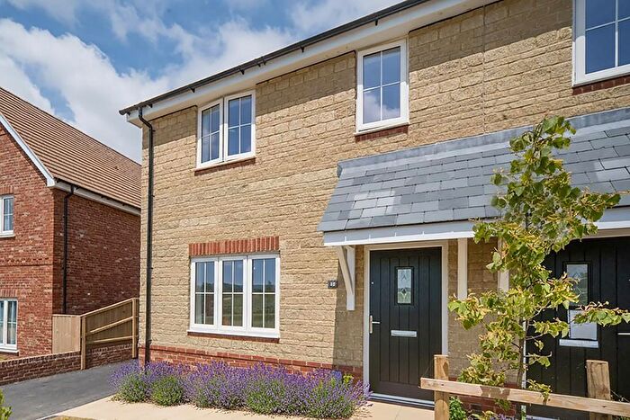 2 Bedroom Semi Detached House For Sale In West Street, Godshill Village, PO38