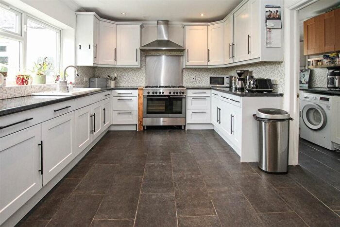 4 Bedroom Detached House For Sale In Hook End Road, Hook End, Brentwood, CM15