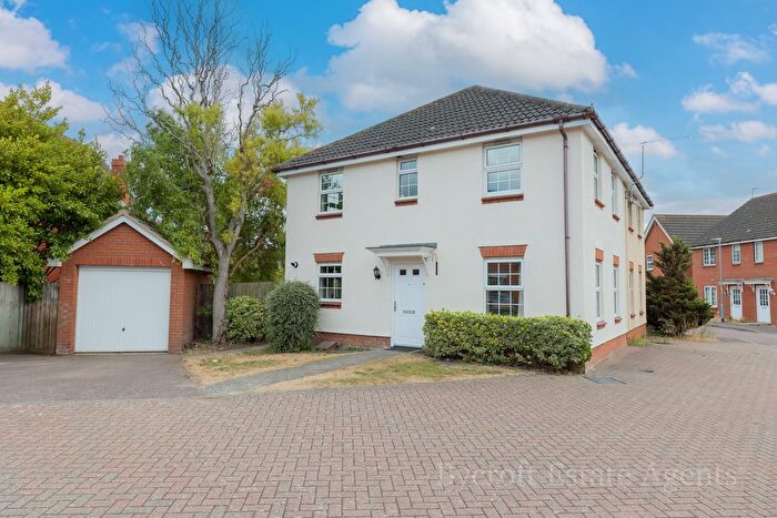 3 Bedroom Semi-Detached House For Sale In Salk Road, Gorleston, NR31
