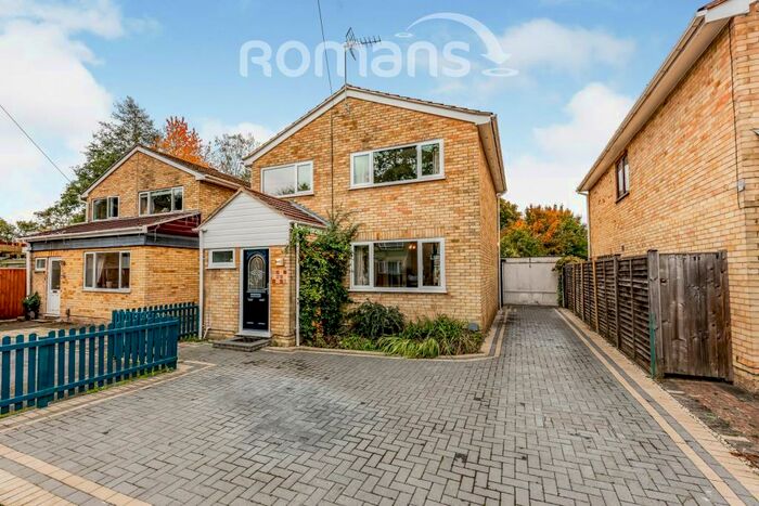 3 Bedroom Detached House To Rent In Fleming Close, Farnborough, GU14
