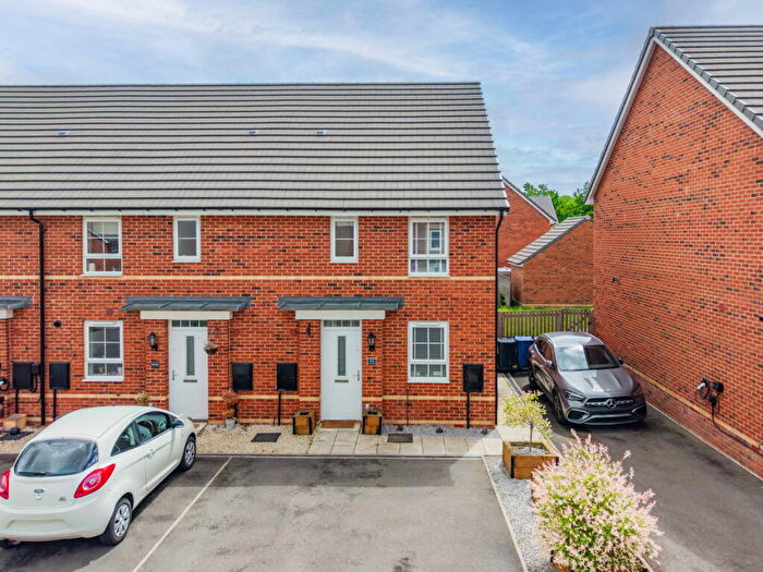 3 Bedroom Town House For Sale In Millers Grove, Barugh Green, Barnsley, S75