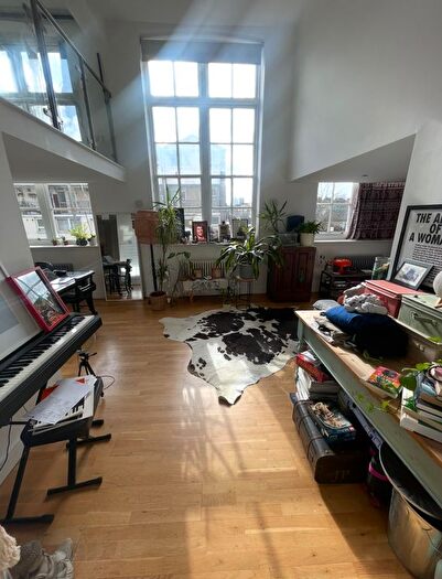 2 Bedroom Flat To Rent In Tottenham Road, London, N1