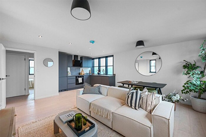 2 Bedroom Flat For Sale In Harley Court, Wanstead, London, E11