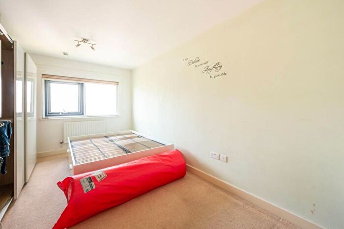 2 Bedroom Flat To Rent In Proton Tower, Docklands, London, E14
