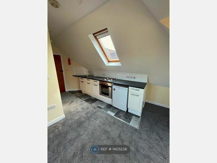 Studio To Rent In Brentmead Place, London, NW11