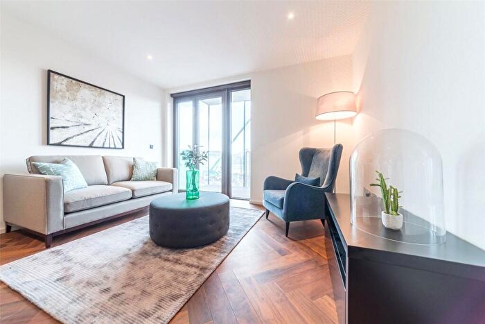 2 Bedroom Flat For Sale In New Union Square, Embassy Gardens, SW11