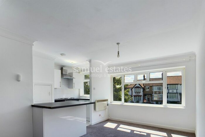 Studio To Rent In South Norwood Hill, London, SE25