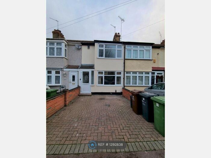 2 Bedroom Terraced House To Rent In Gorseway, Romford RM7