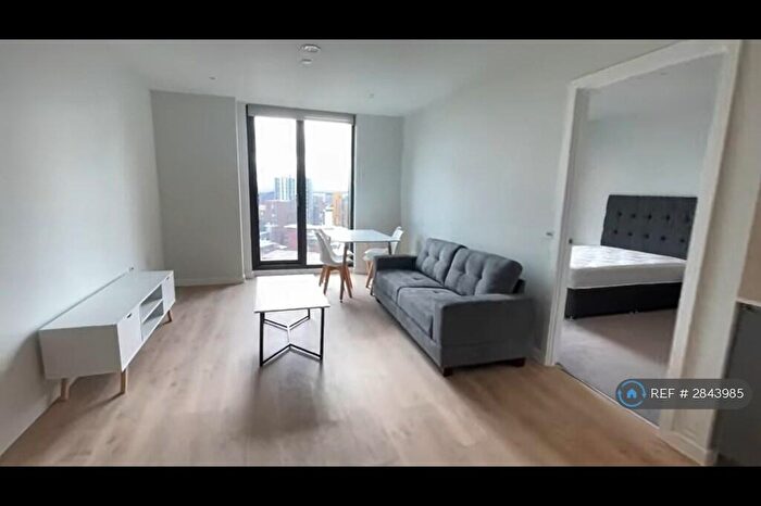 2 Bedroom Flat To Rent In Aspin Lane, Manchester, M4
