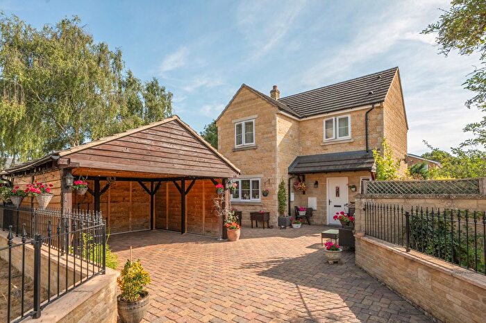 3 Bedroom Detached House For Sale In St. Johns Drive, Carterton, OX18