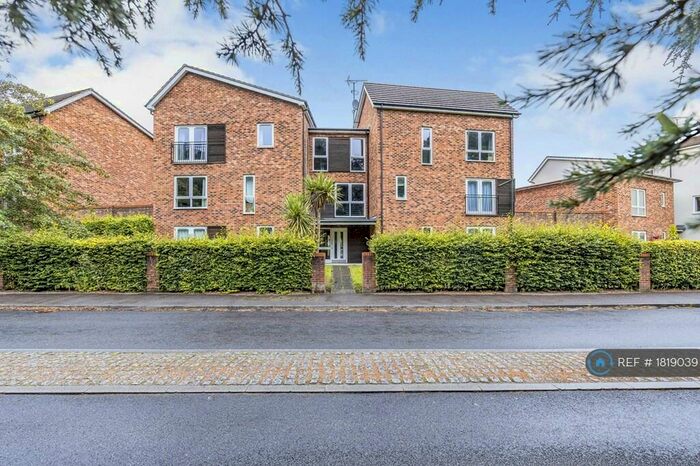 2 Bedroom Flat To Rent In Hampden Crescent, Bracknell, RG12