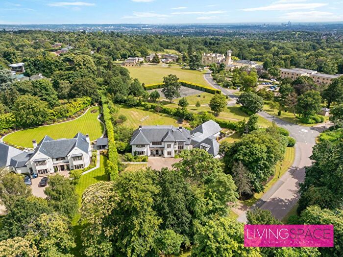 8 Bedroom Detached House For Sale In Mansion House Drive, Stanmore, HA7
