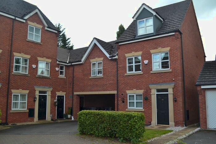 3 Bedroom Semi-Detached House To Rent In Salisbury Close, Crewe, CW2