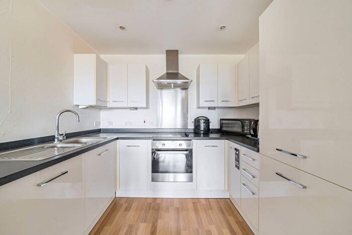 1 Bedroom Flat For Sale In Cranston Court, Shepherd's Bush, London, W12