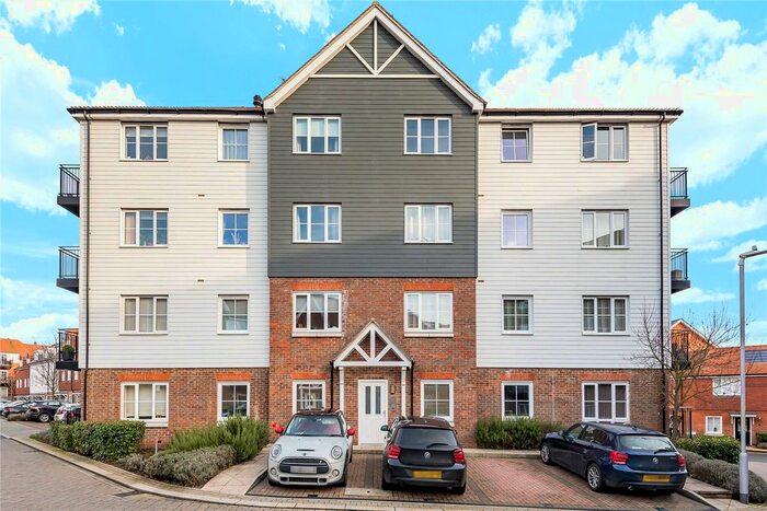 2 Bedroom Flat To Rent In Churchill Court, Eden Road, Dunton Green, Sevenoaks, TN14