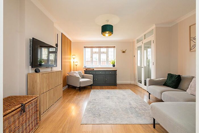 3 Bedroom Semi-Detached House For Sale In Connaught Way, Billericay, CM12