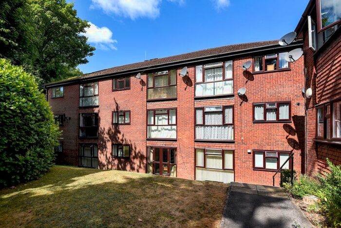 2 Bedroom Apartment To Rent In High Wycombe, Buckinghamshire, HP13