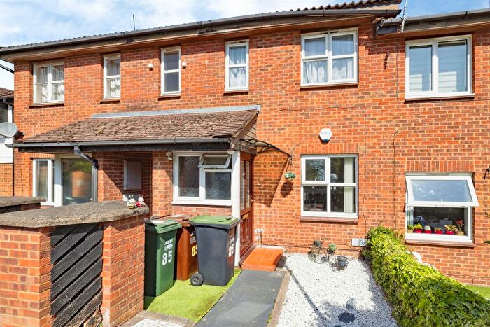 1 Bedroom Maisonette For Sale In Redwood Close, Watford, WD19