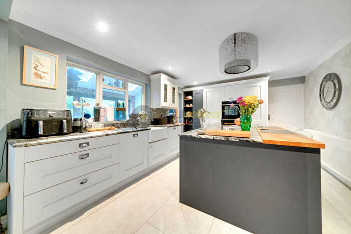 6 Bedroom Detached House For Sale In Farrers Place, Shirley Hills, CR0
