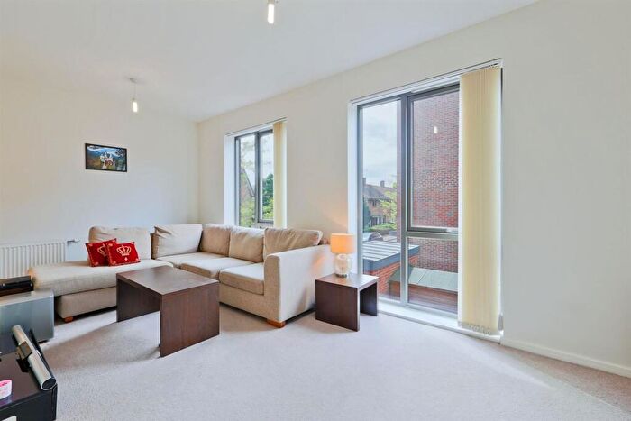 4 Bedroom Town House For Sale In South Molton Road, Canning Town, E16