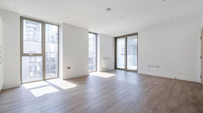 2 Bedroom Flat To Rent In Pilot Walk, North Greenwich, London, SE10