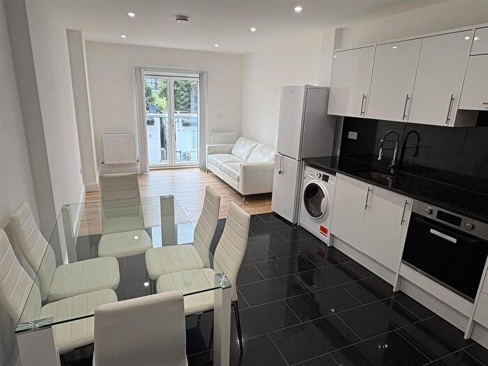 2 Bedroom Flat To Rent In Green Lane, Hendon, London, NW4