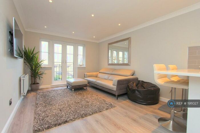 2 Bedroom Flat To Rent In Birkenhead Avenue, Kingston, KT2