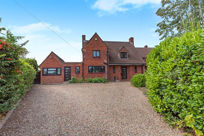 3 Bedroom Detached House For Sale In Sefton Paddock, Stoke Poges, Slough, Buckinghamshire, SL2