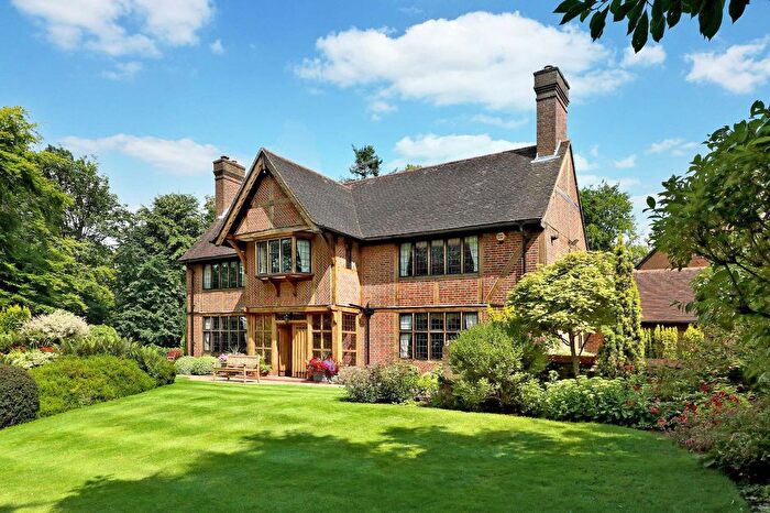 5 Bedroom Country House For Sale In Woodside Hill, Chalfont St. Peter, Buckinghamshire, SL9
